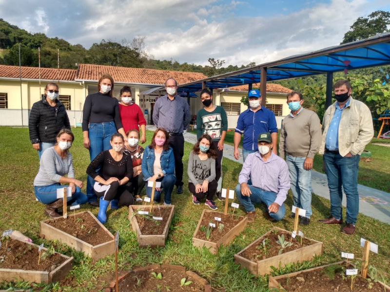 EMEF Dom Pedro I implementa projeto de Horta Escolar